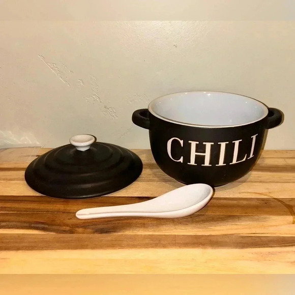 Ceramic Chili Pot with Lid and Spoon. Black and White. Holds 24 oz. Brand New!! - Picture 6 of 9